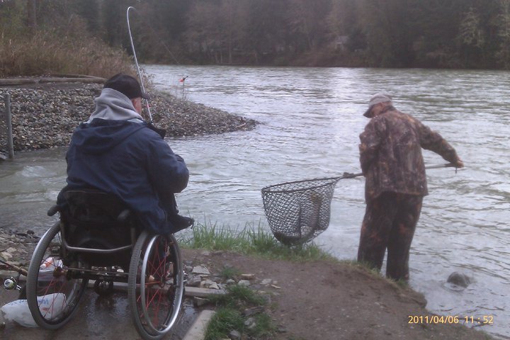 Helping out my fellow angler 2011.jpg