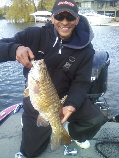 6lb_smallie_may2011.jpg